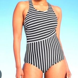 Lands' End Women's Scoop Neck Sporty One Piece Swimsuit, Size Small 6/8
